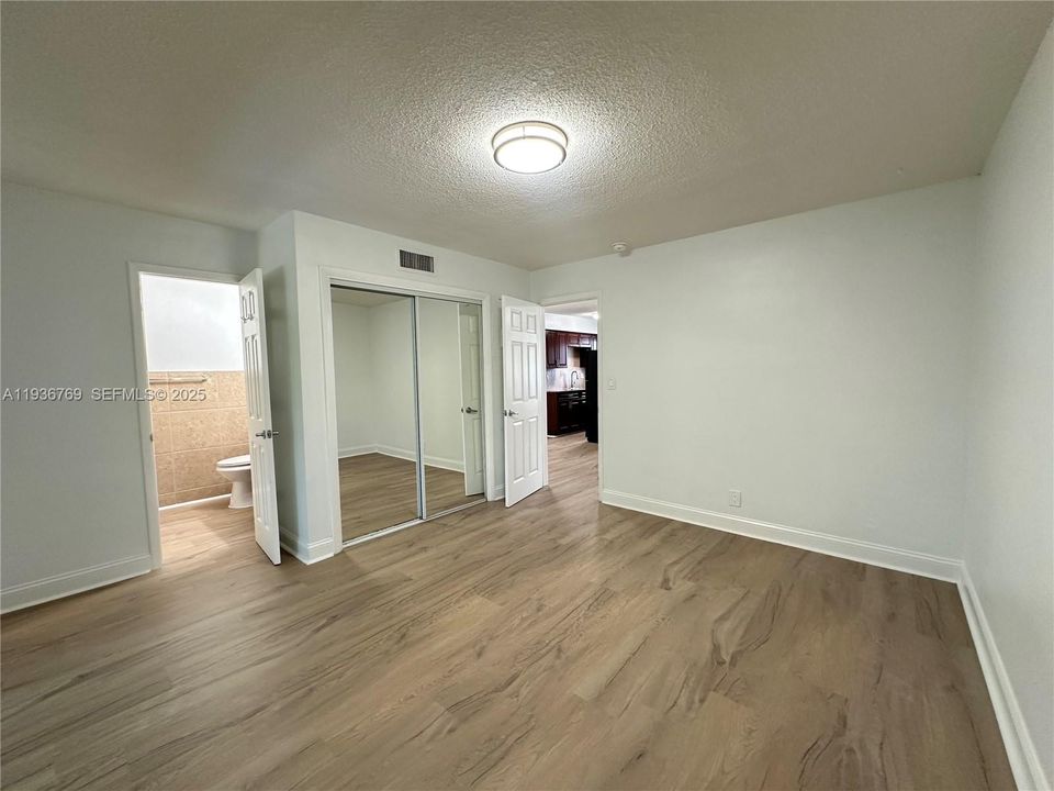 出租: $1,995 (1 贝兹, 1 浴室, 925 平方英尺)