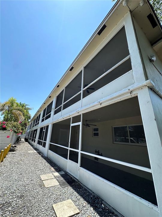 出租: $1,995 (1 贝兹, 1 浴室, 925 平方英尺)