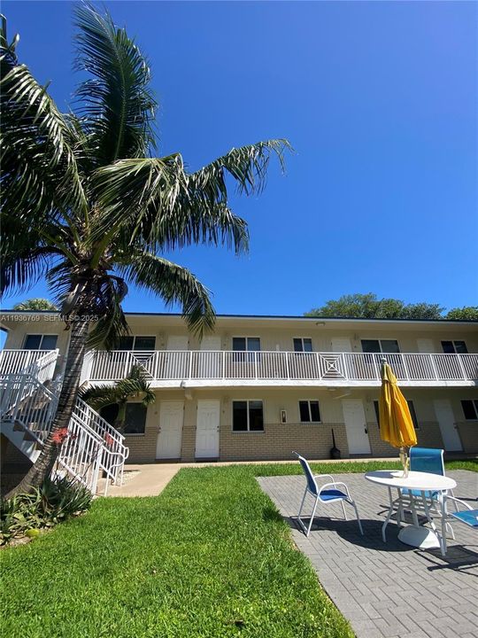 出租: $1,995 (1 贝兹, 1 浴室, 925 平方英尺)