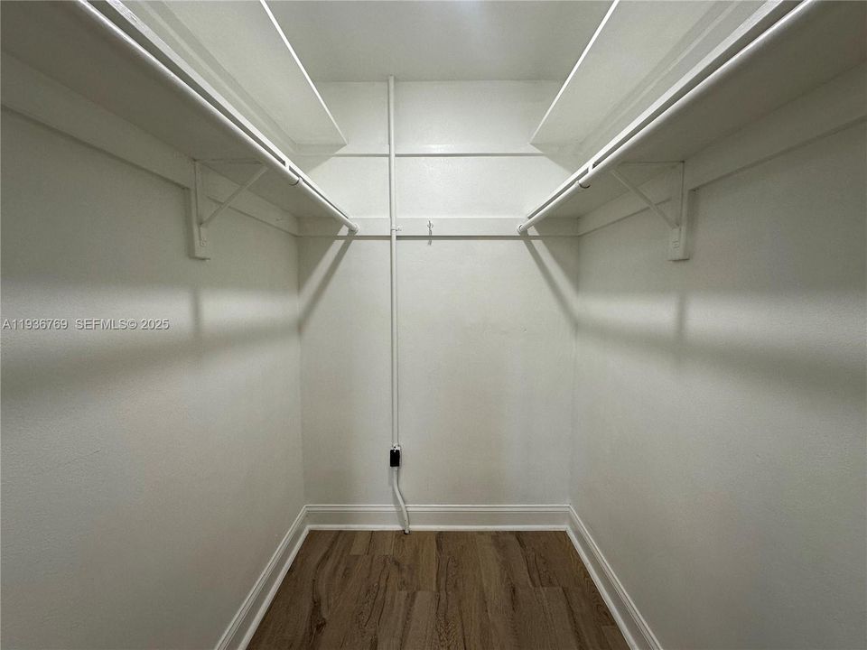 出租: $1,995 (1 贝兹, 1 浴室, 925 平方英尺)