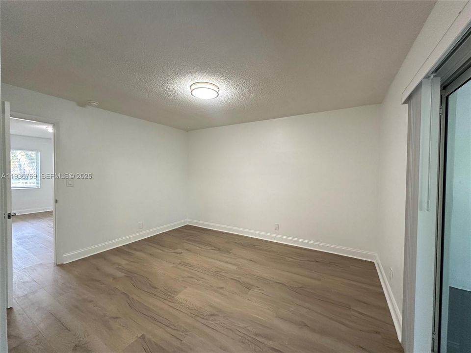 出租: $1,995 (1 贝兹, 1 浴室, 925 平方英尺)