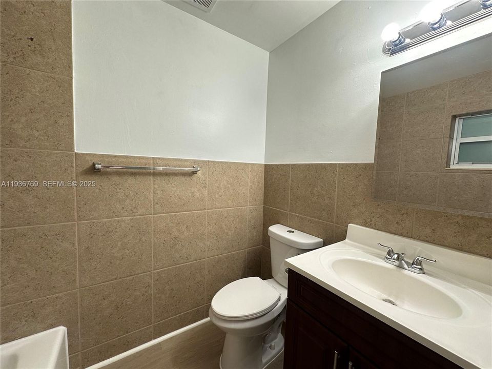 出租: $1,995 (1 贝兹, 1 浴室, 925 平方英尺)