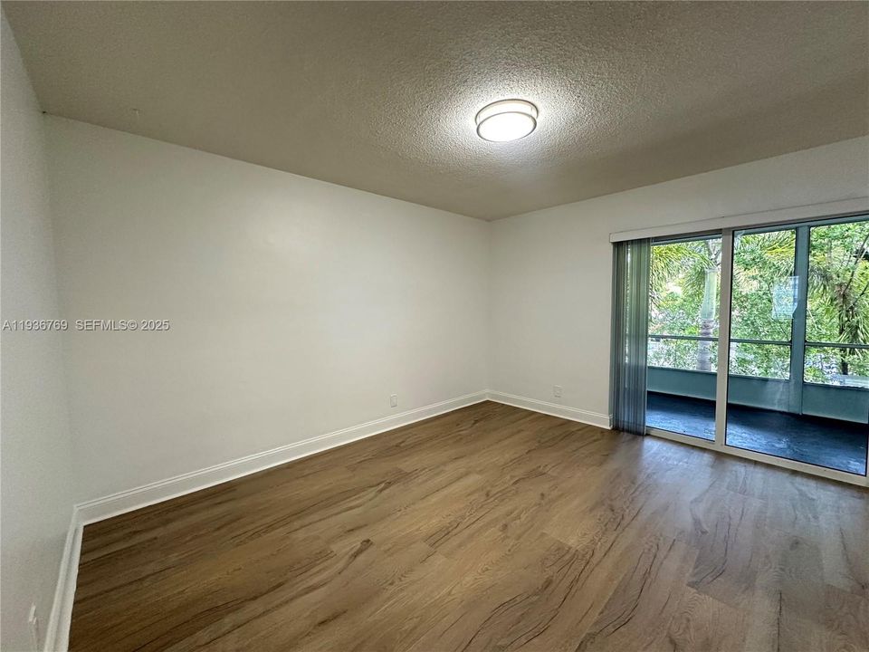 出租: $1,995 (1 贝兹, 1 浴室, 925 平方英尺)