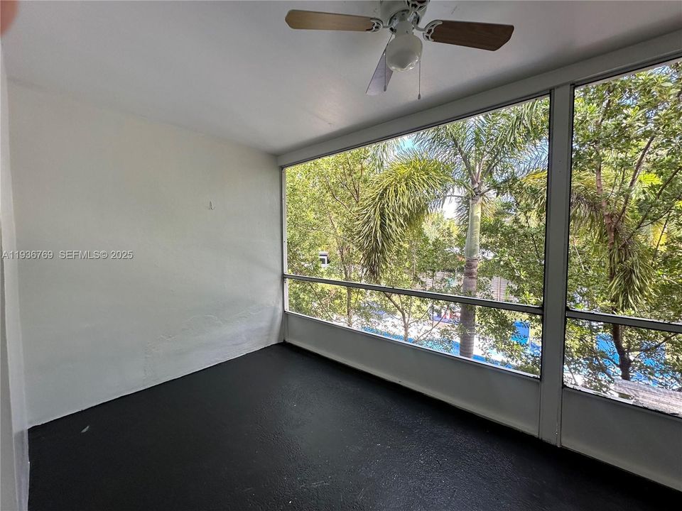 出租: $1,995 (1 贝兹, 1 浴室, 925 平方英尺)