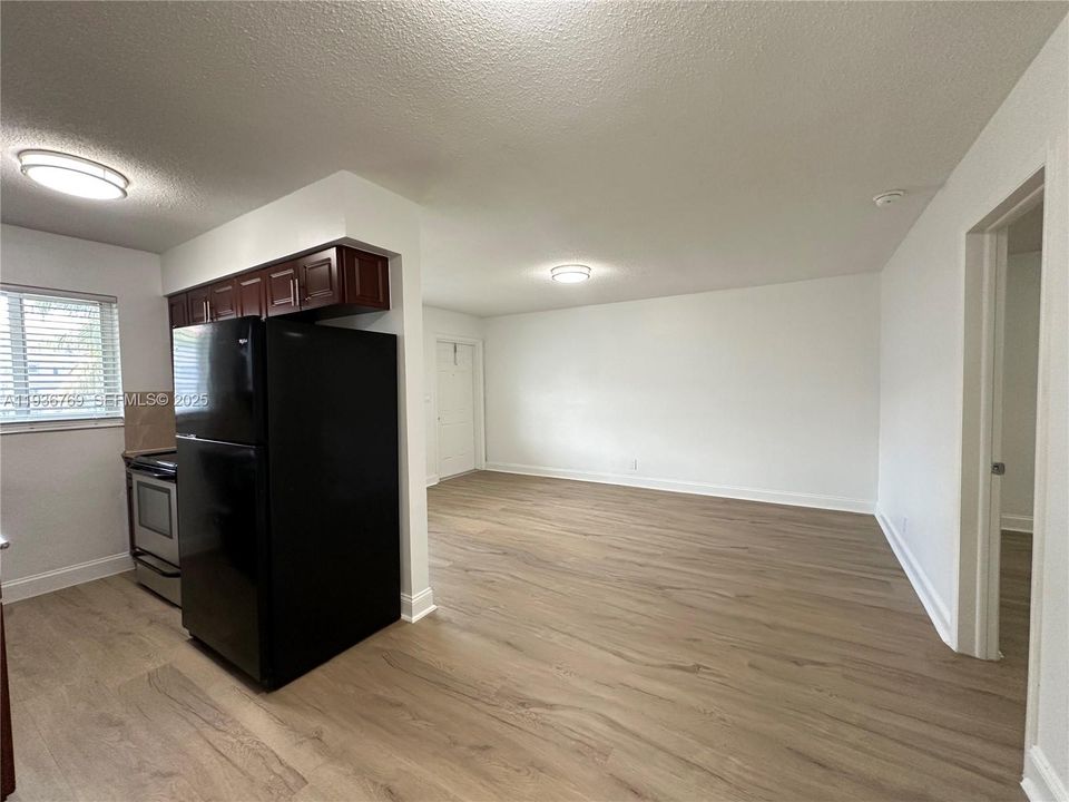 出租: $1,995 (1 贝兹, 1 浴室, 925 平方英尺)