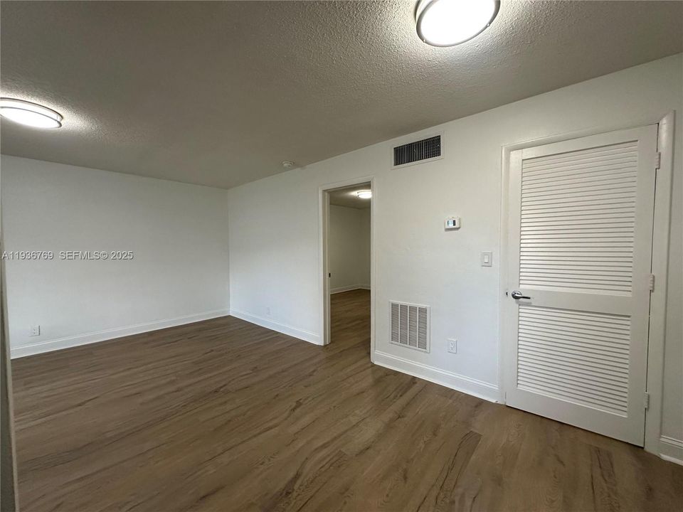 出租: $1,995 (1 贝兹, 1 浴室, 925 平方英尺)