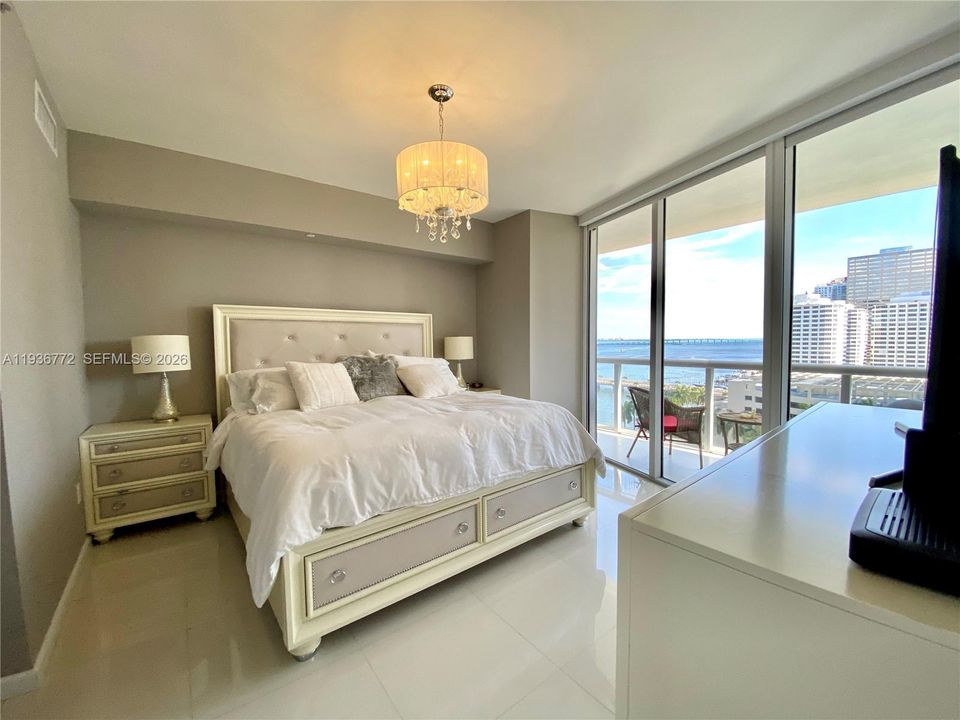 待售: $960,000 (2 贝兹, 2 浴室, 1450 平方英尺)