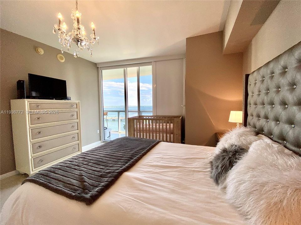 待售: $960,000 (2 贝兹, 2 浴室, 1450 平方英尺)