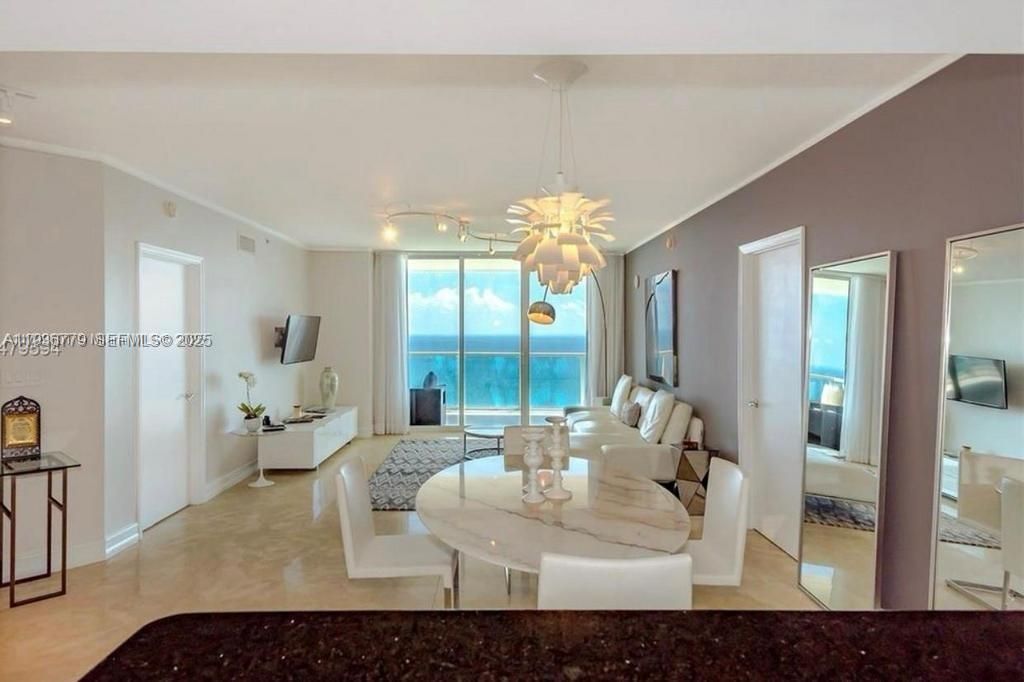 出租: $7,500 (2 贝兹, 2 浴室, 1602 平方英尺)