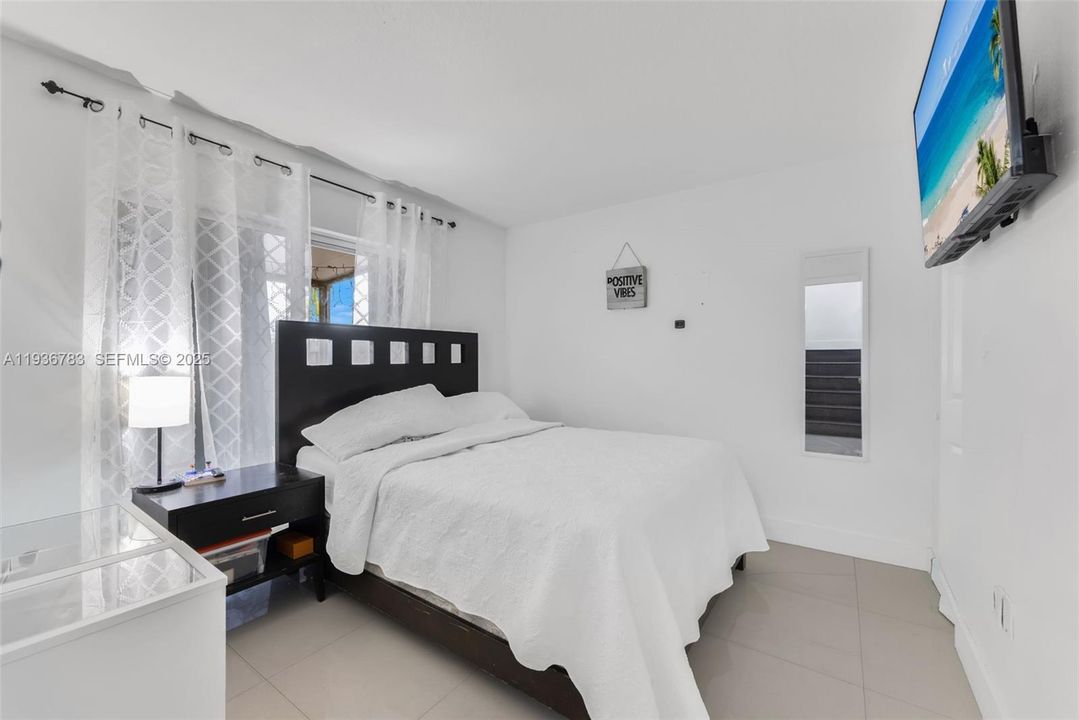 For Sale: $450,000 (2 beds, 2 baths, 1160 Square Feet)