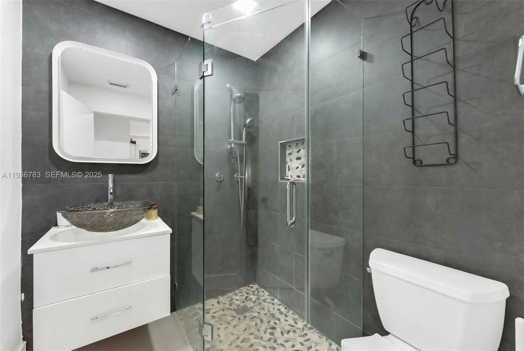 For Sale: $450,000 (2 beds, 2 baths, 1160 Square Feet)