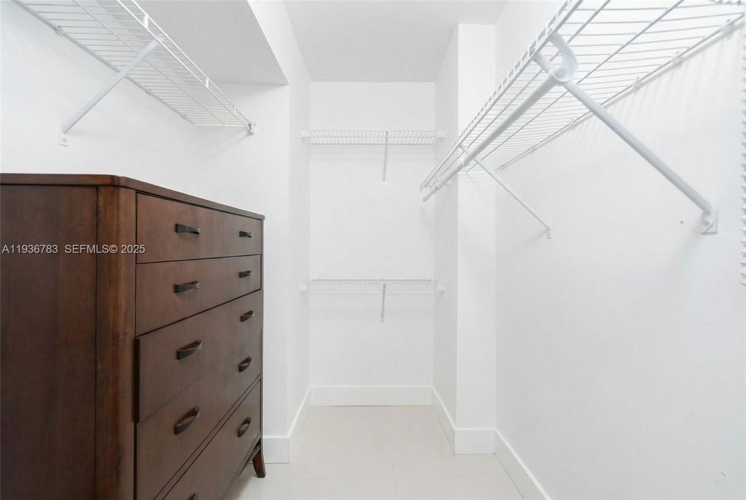 For Sale: $450,000 (2 beds, 2 baths, 1160 Square Feet)