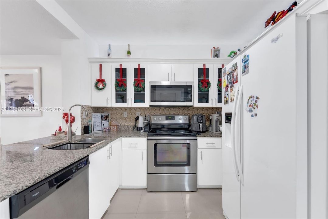 For Sale: $450,000 (2 beds, 2 baths, 1160 Square Feet)