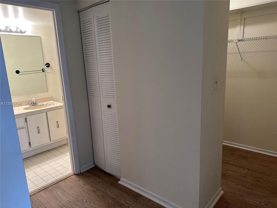 For Sale: $310,000 (2 beds, 2 baths, 1400 Square Feet)