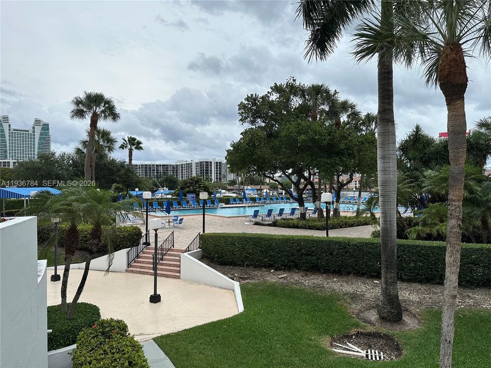 For Sale: $310,000 (2 beds, 2 baths, 1400 Square Feet)