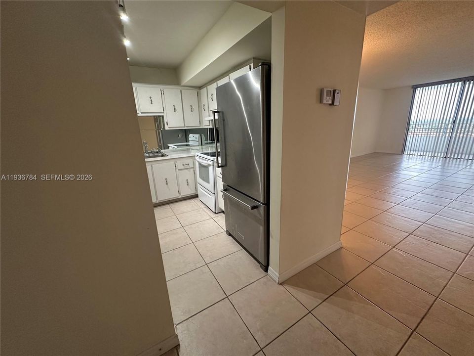 For Sale: $310,000 (2 beds, 2 baths, 1400 Square Feet)