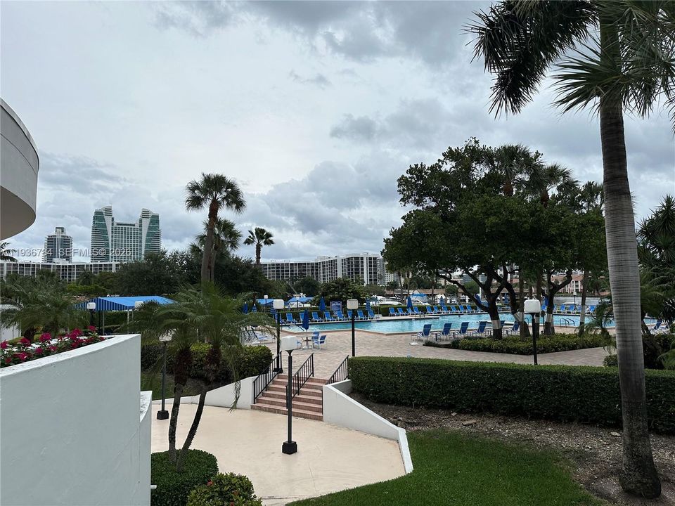 For Sale: $310,000 (2 beds, 2 baths, 1400 Square Feet)