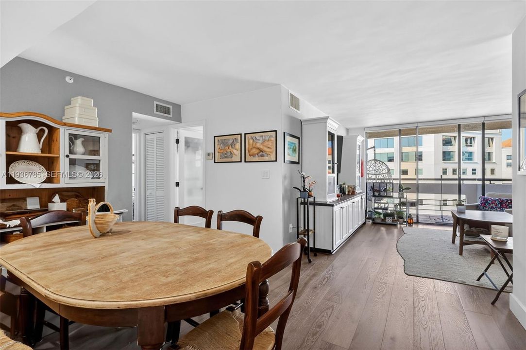 На продажу: $520,000 (2 спален, 2 ванн, 960 Квадратных фут)