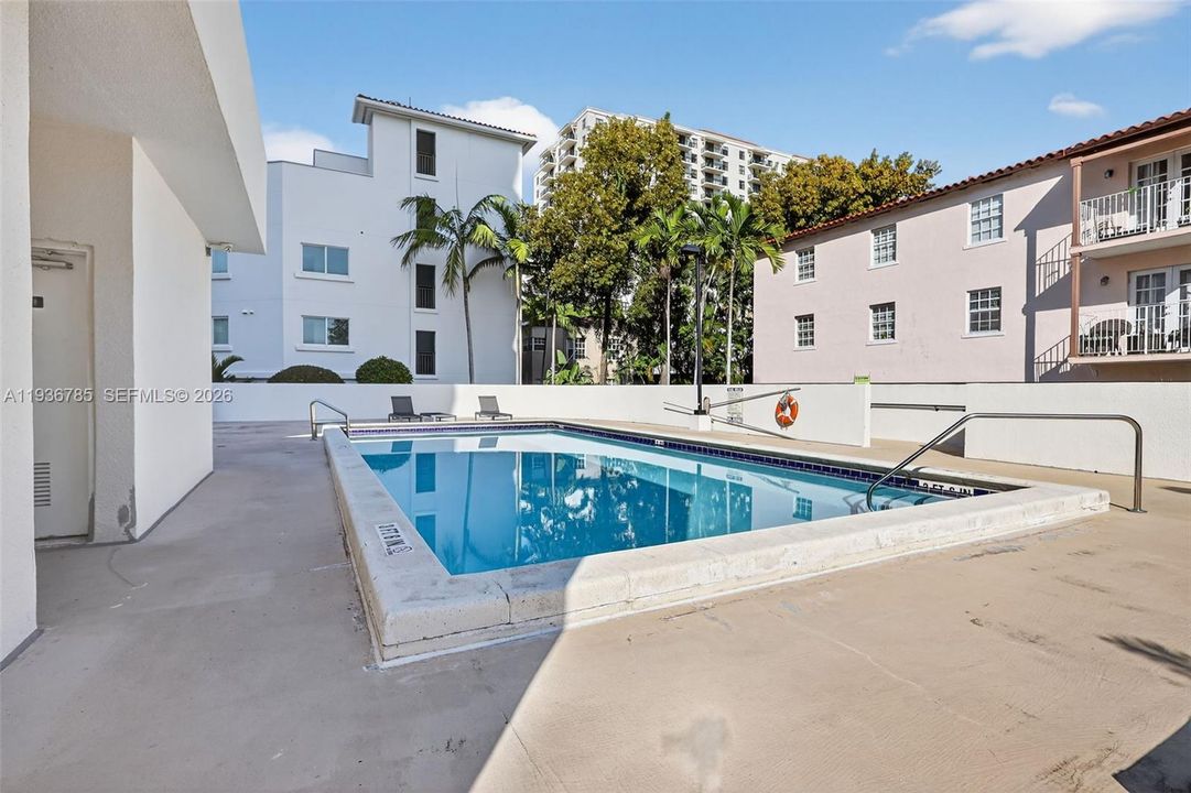 На продажу: $520,000 (2 спален, 2 ванн, 960 Квадратных фут)