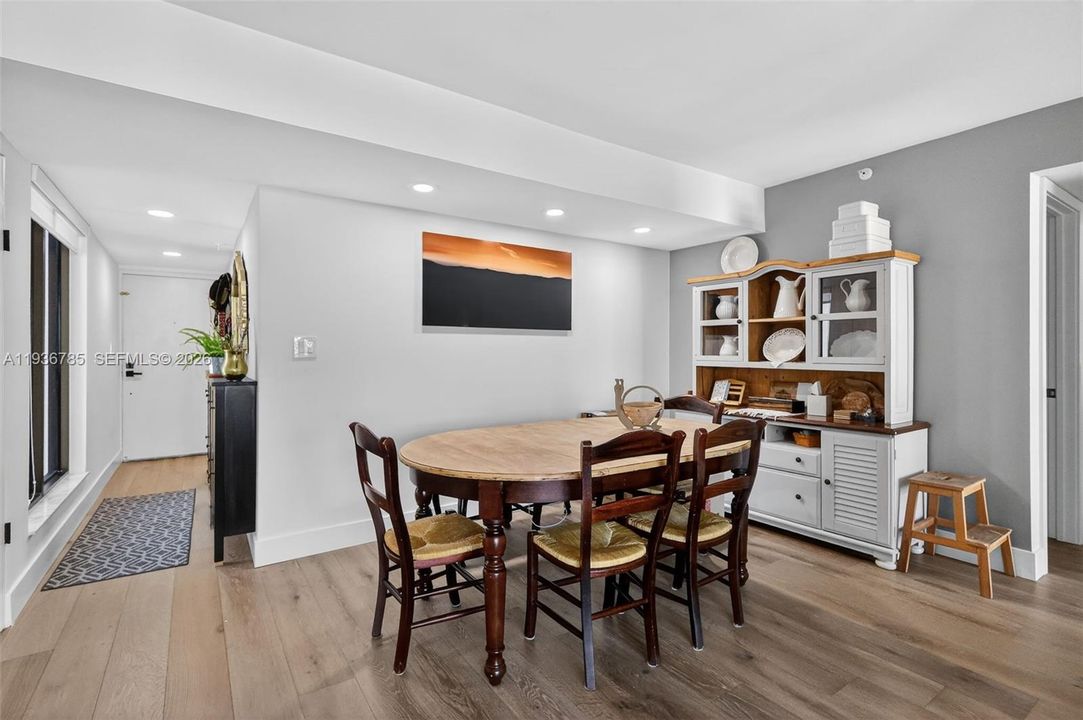 На продажу: $520,000 (2 спален, 2 ванн, 960 Квадратных фут)