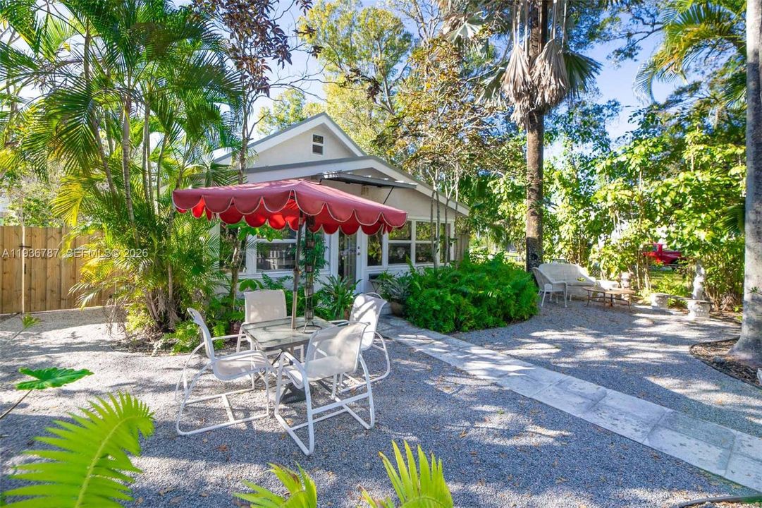 En Venta: $979,000 (3 camas, 2 baños, 1751 Pies cuadrados)