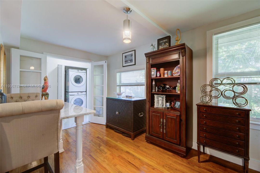 En Venta: $979,000 (3 camas, 2 baños, 1751 Pies cuadrados)