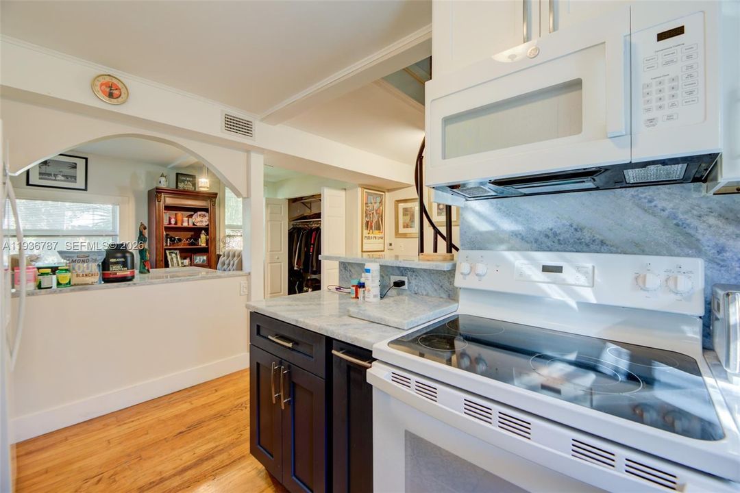 En Venta: $979,000 (3 camas, 2 baños, 1751 Pies cuadrados)