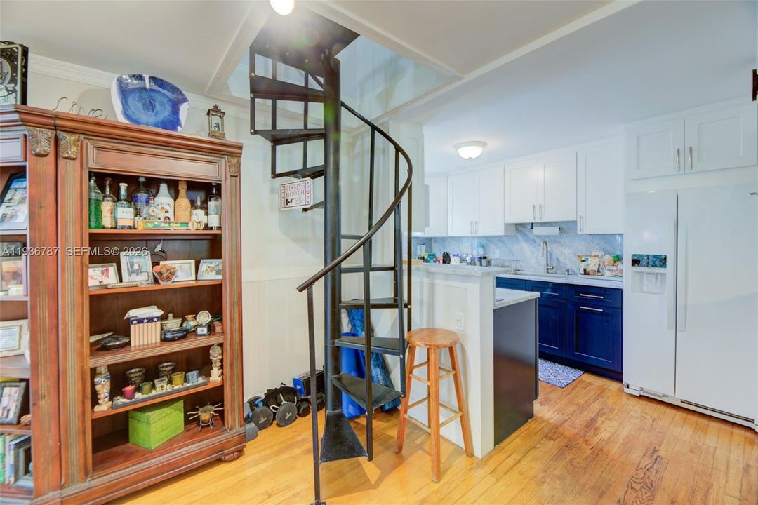 En Venta: $979,000 (3 camas, 2 baños, 1751 Pies cuadrados)