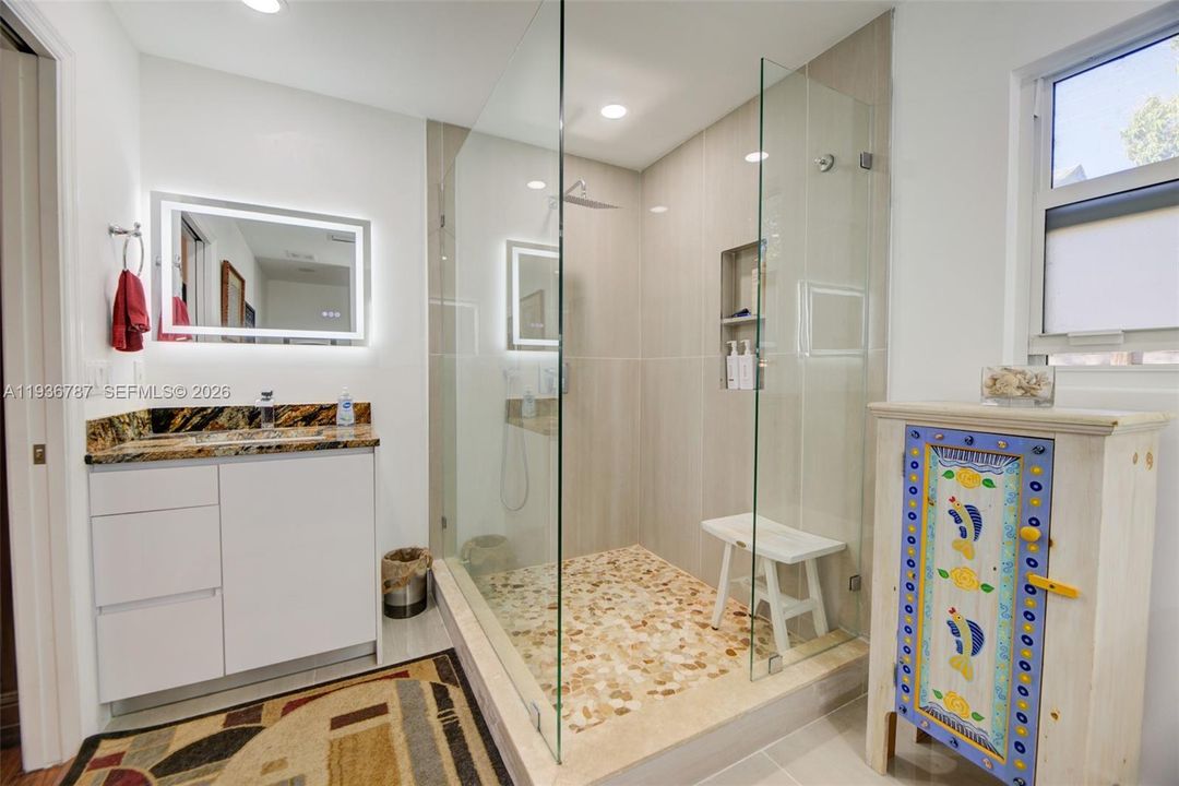 En Venta: $979,000 (3 camas, 2 baños, 1751 Pies cuadrados)