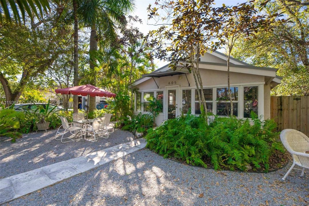 En Venta: $979,000 (3 camas, 2 baños, 1751 Pies cuadrados)