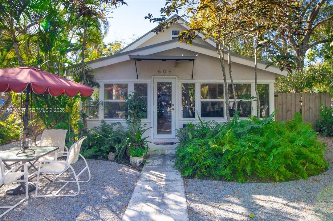 En Venta: $979,000 (3 camas, 2 baños, 1751 Pies cuadrados)