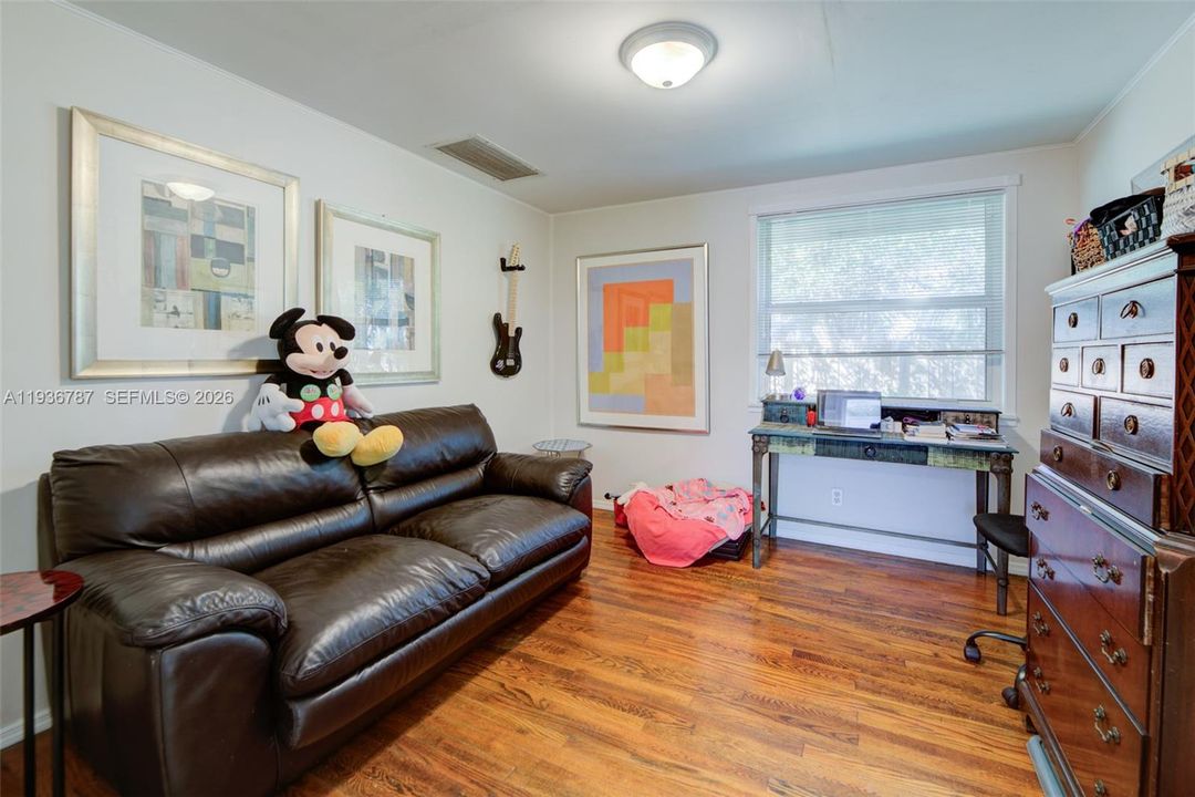 En Venta: $979,000 (3 camas, 2 baños, 1751 Pies cuadrados)