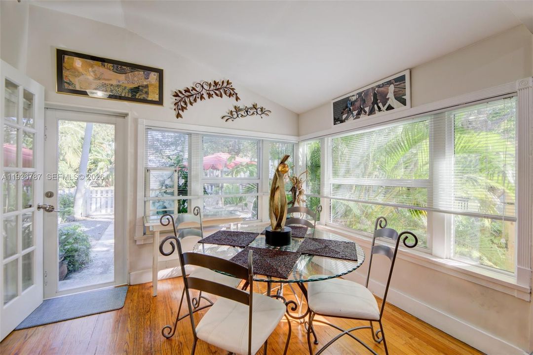 En Venta: $979,000 (3 camas, 2 baños, 1751 Pies cuadrados)