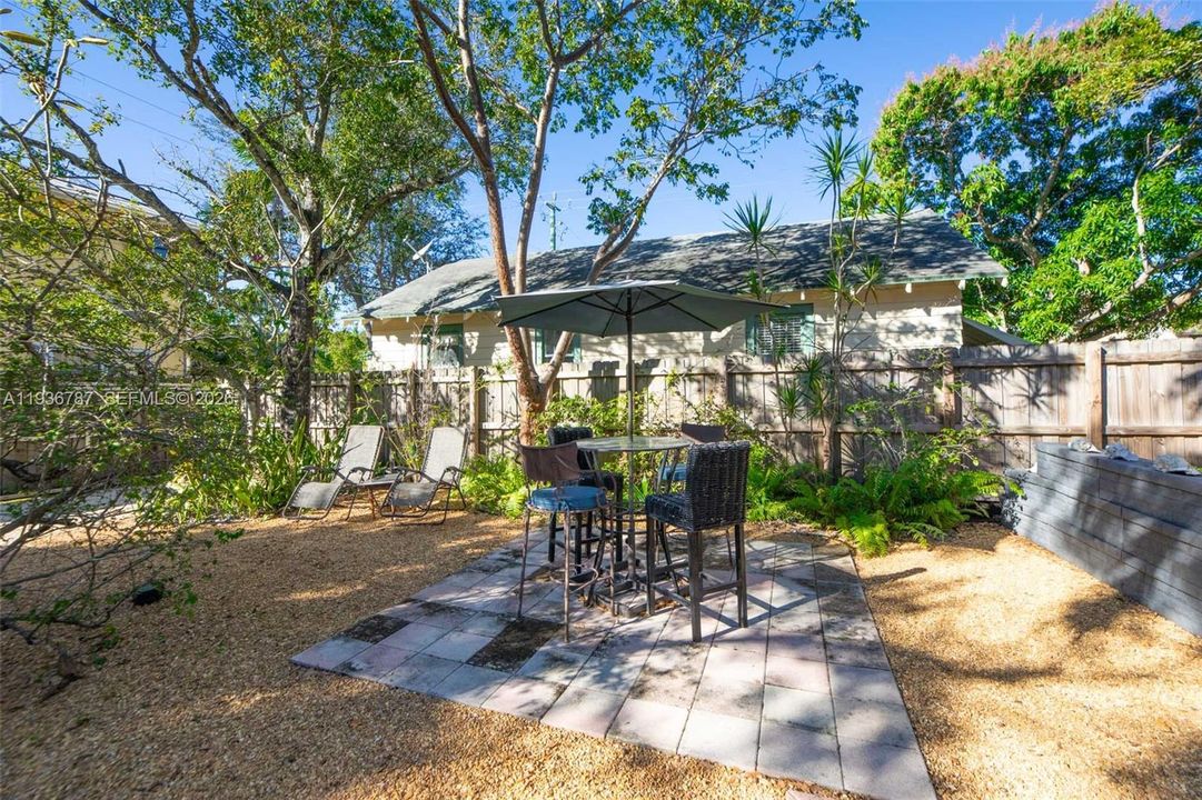 En Venta: $979,000 (3 camas, 2 baños, 1751 Pies cuadrados)