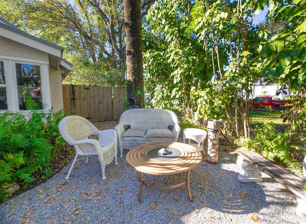 En Venta: $979,000 (3 camas, 2 baños, 1751 Pies cuadrados)