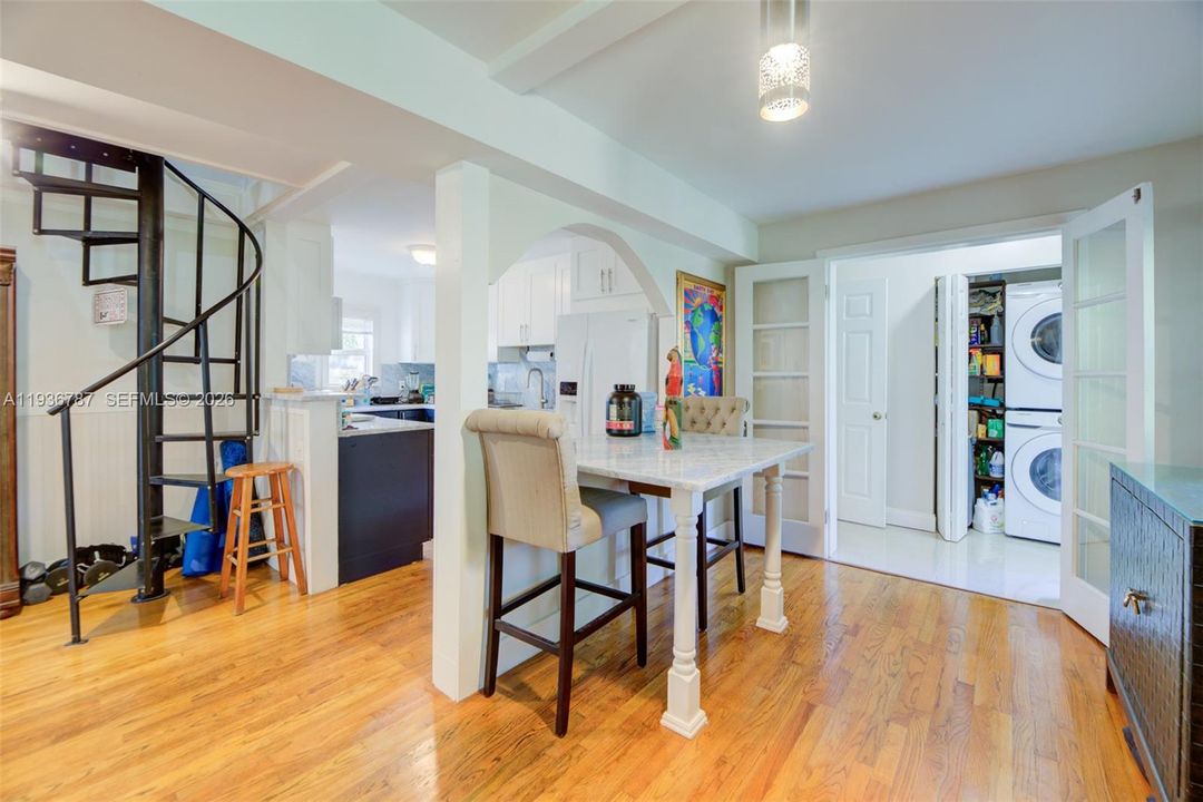 En Venta: $979,000 (3 camas, 2 baños, 1751 Pies cuadrados)