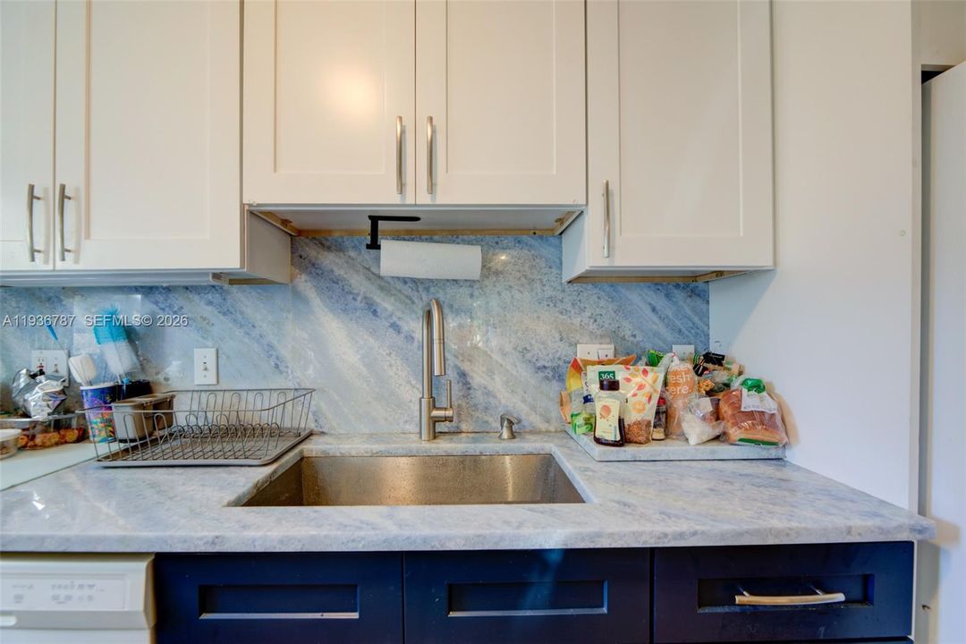 En Venta: $979,000 (3 camas, 2 baños, 1751 Pies cuadrados)