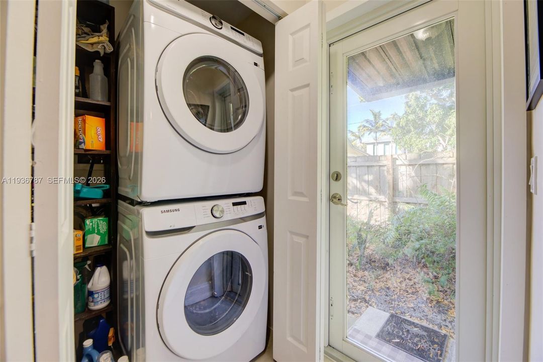 En Venta: $979,000 (3 camas, 2 baños, 1751 Pies cuadrados)