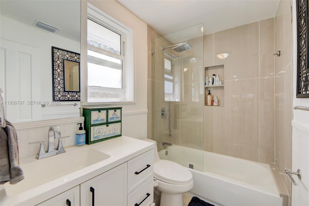 En Venta: $979,000 (3 camas, 2 baños, 1751 Pies cuadrados)