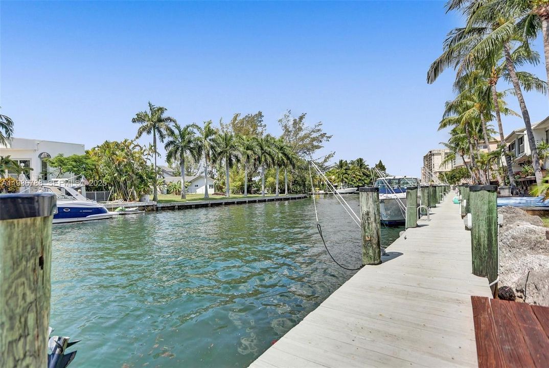 出租: $5,500 (2 贝兹, 3 浴室, 2057 平方英尺)