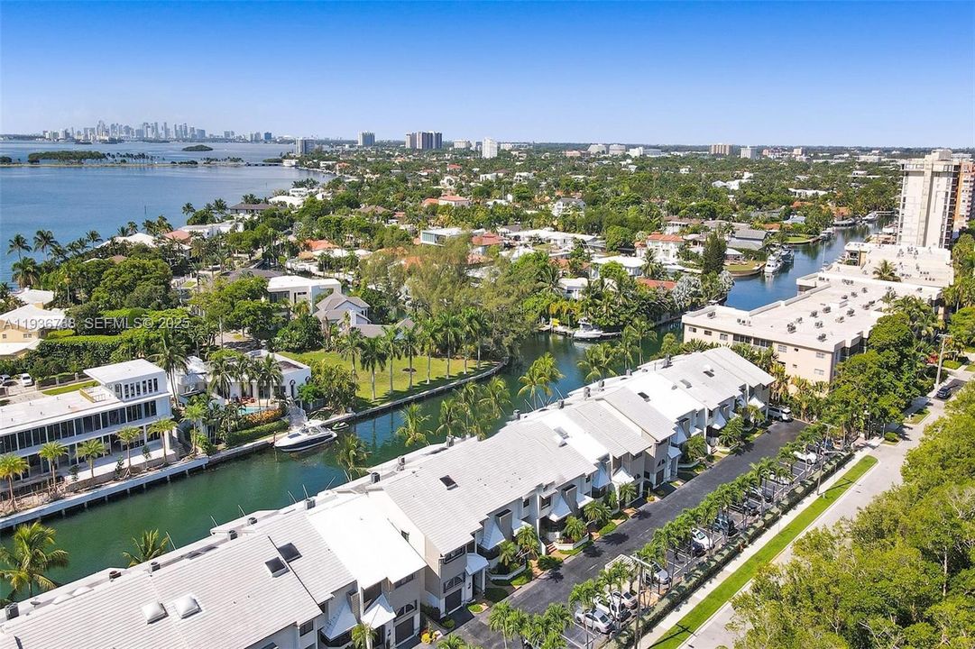 出租: $5,500 (2 贝兹, 3 浴室, 2057 平方英尺)