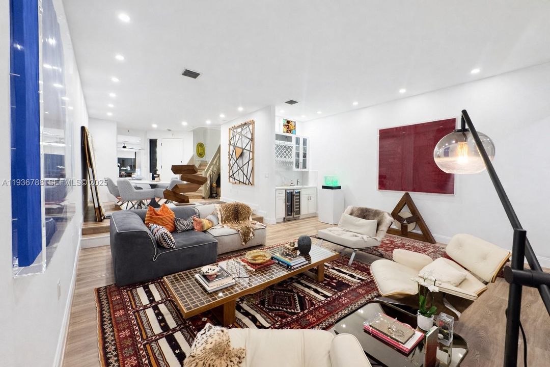 出租: $5,500 (2 贝兹, 3 浴室, 2057 平方英尺)