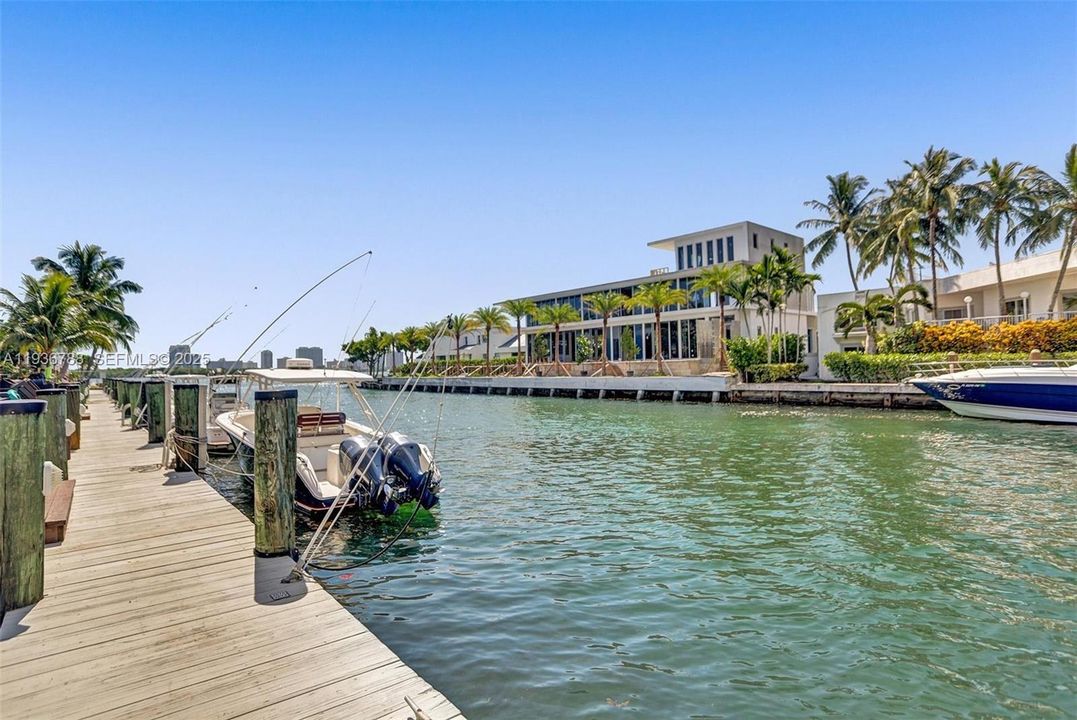 出租: $5,500 (2 贝兹, 3 浴室, 2057 平方英尺)