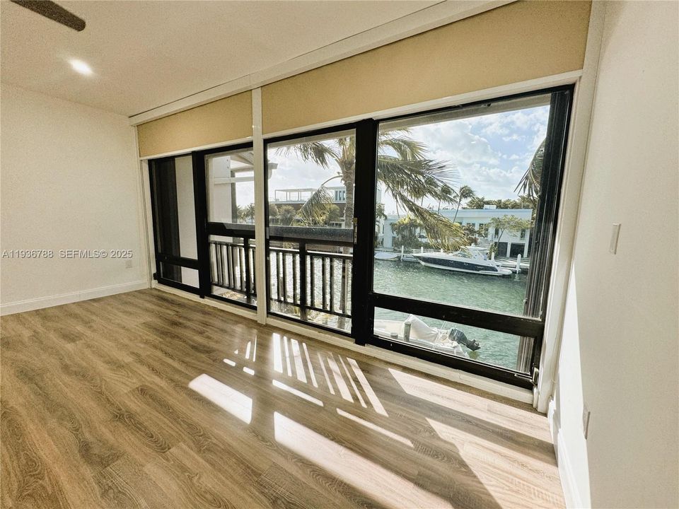 出租: $5,500 (2 贝兹, 3 浴室, 2057 平方英尺)