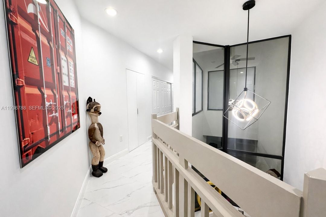 出租: $5,500 (2 贝兹, 3 浴室, 2057 平方英尺)