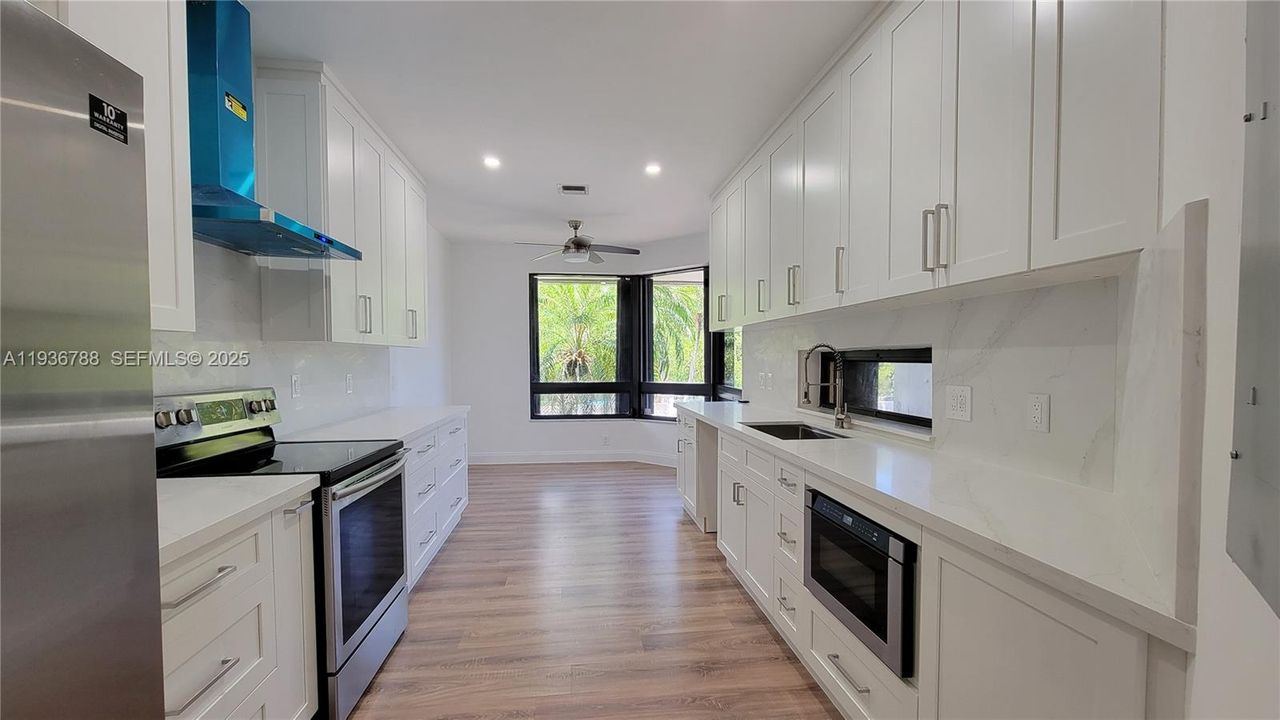 出租: $5,500 (2 贝兹, 3 浴室, 2057 平方英尺)