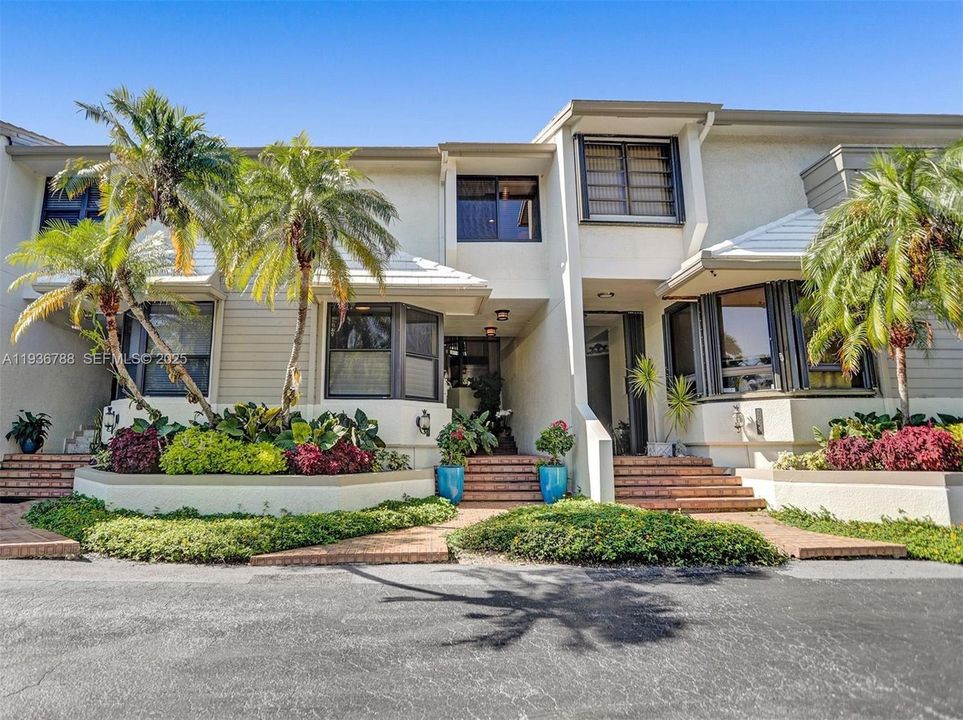 出租: $5,500 (2 贝兹, 3 浴室, 2057 平方英尺)