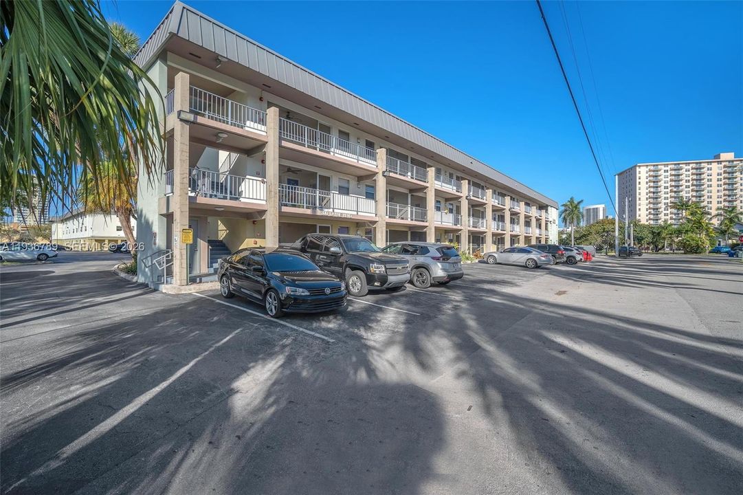 En Venta: $208,000 (2 camas, 2 baños, 965 Pies cuadrados)