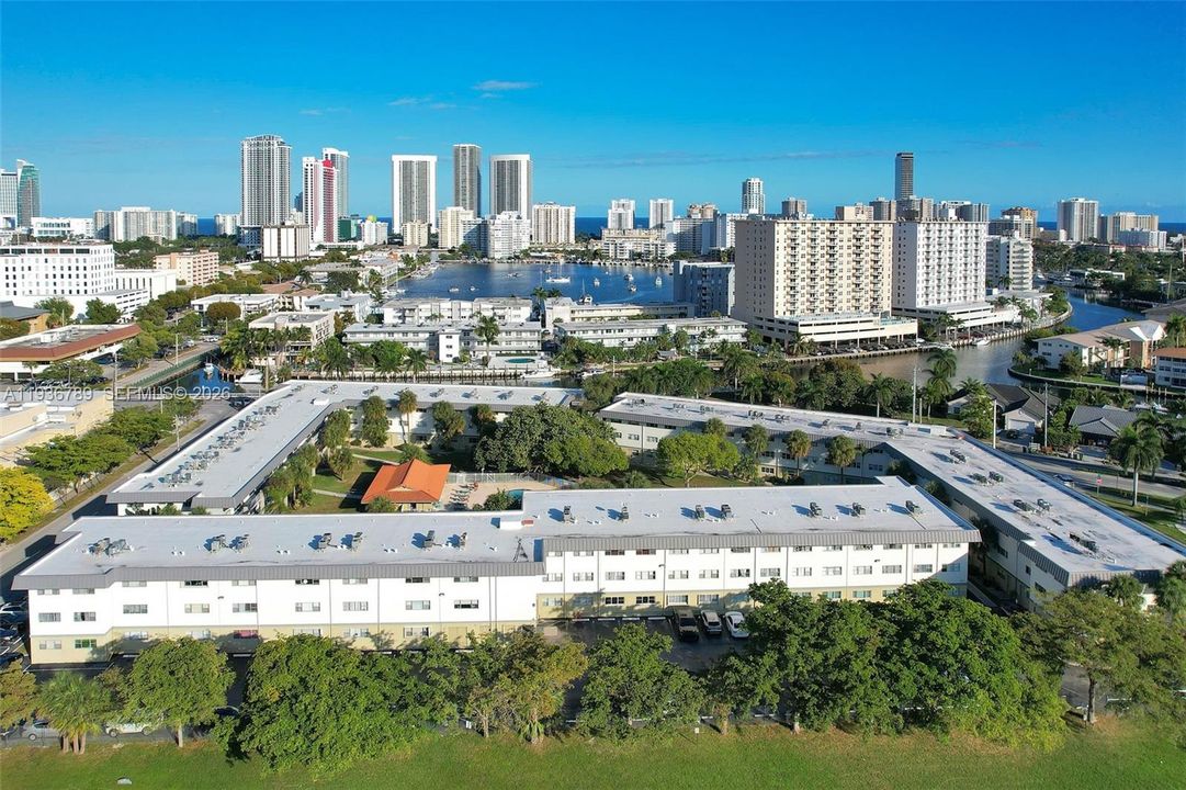 En Venta: $208,000 (2 camas, 2 baños, 965 Pies cuadrados)