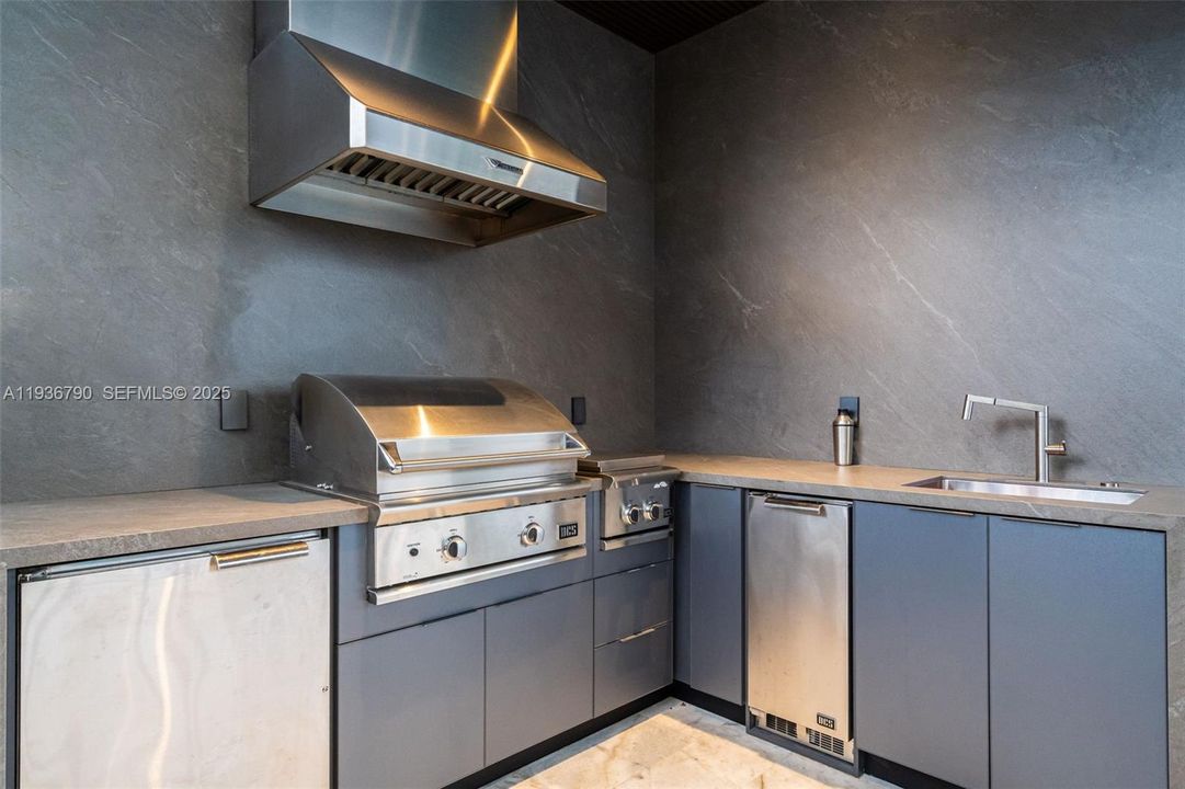 For Sale: $4,275,000 (5 beds, 5 baths, 4067 Square Feet)